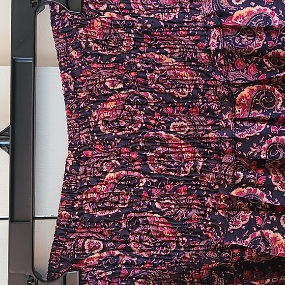 Tiered paisley skirt with flat-front smock-back waist. - Picture 4 of 9